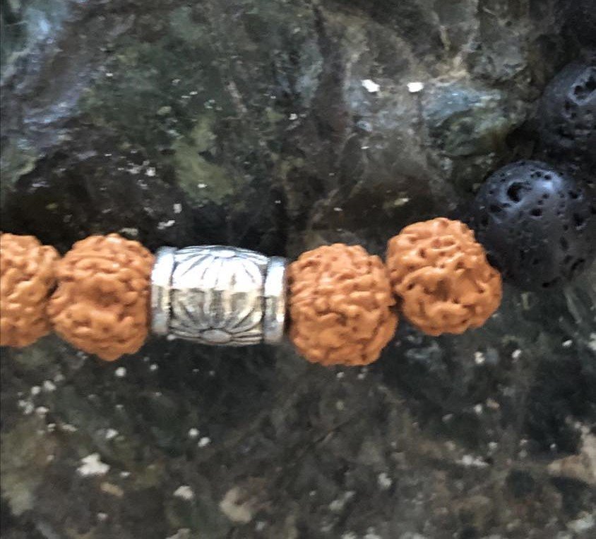 Bracelet Rudraksha, Pierre de lave Pour Homme (ANCRAGE ET STABILITE ) – Image 4