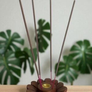 Porte-encens en bois sculpté
