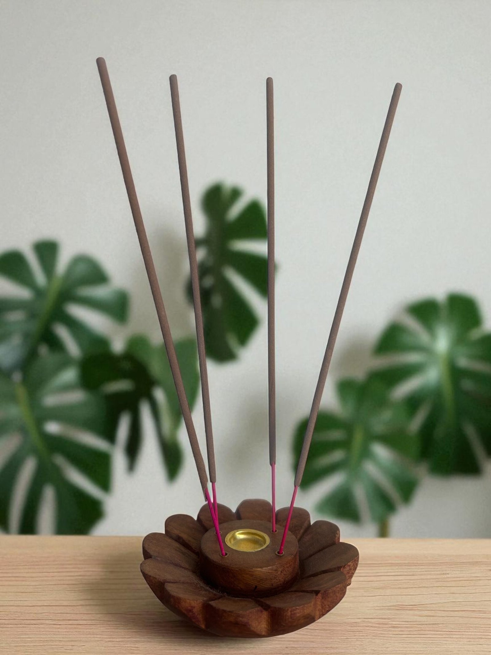 Porte-encens en bois sculpté