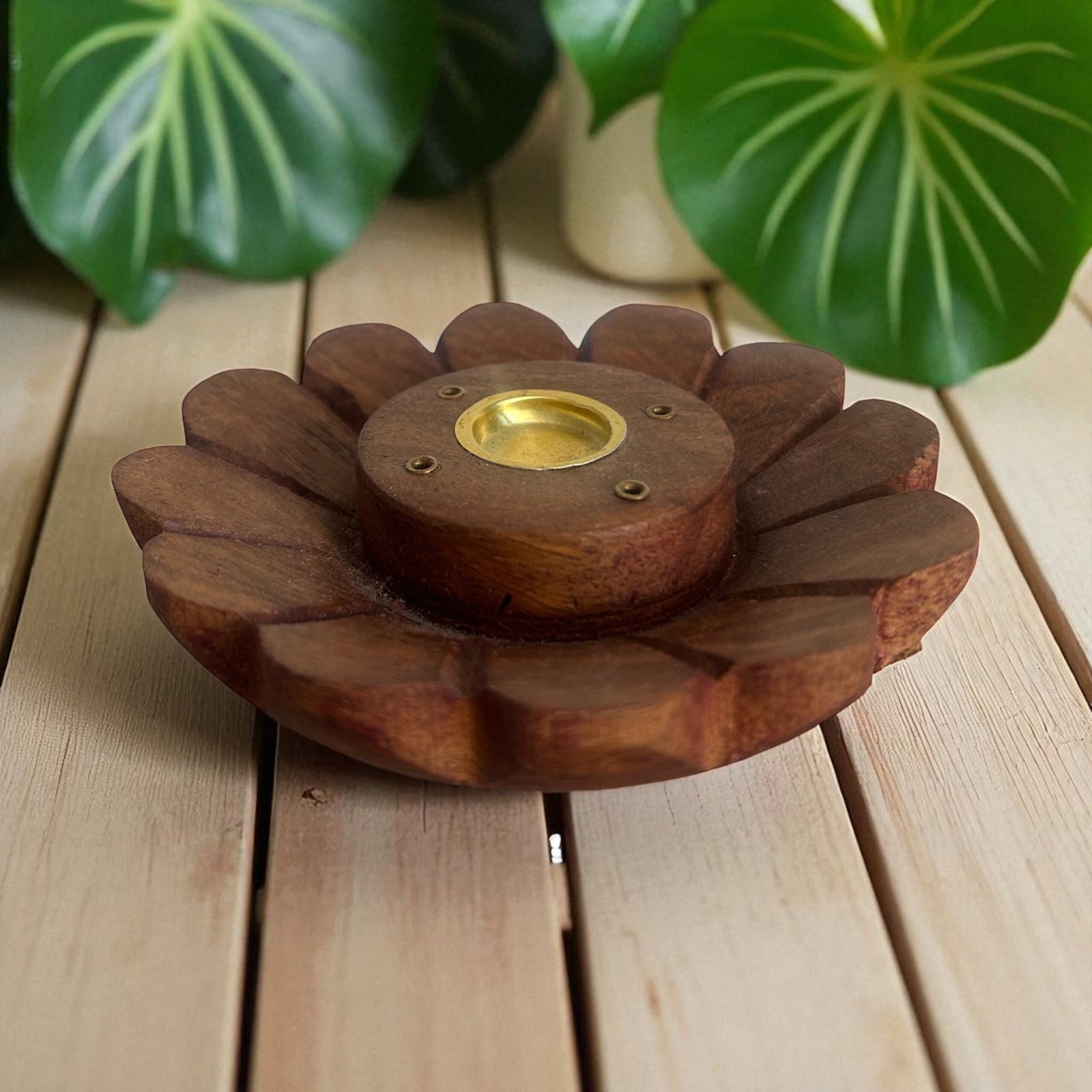 Porte-encens en bois sculpté – Image 2