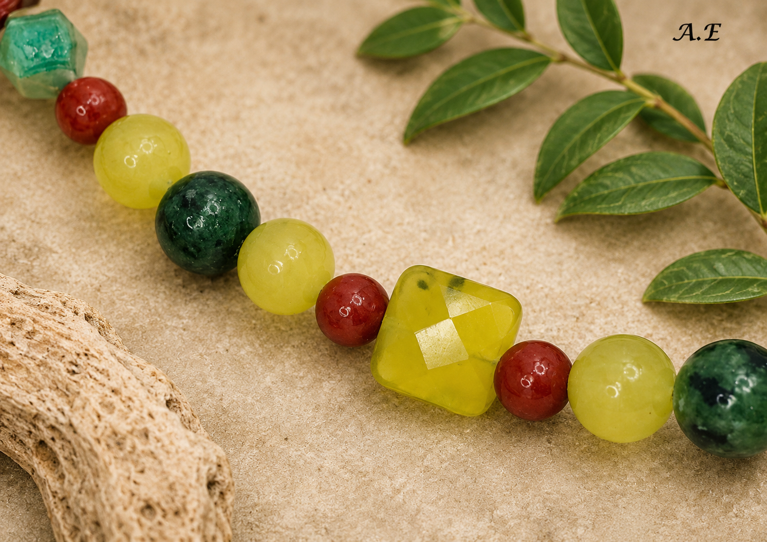 Collier de perles naturelles de Serpentine, Jade vert, Agate verte, Jaspe rouge et de Rubyzoisite. – Image 4
