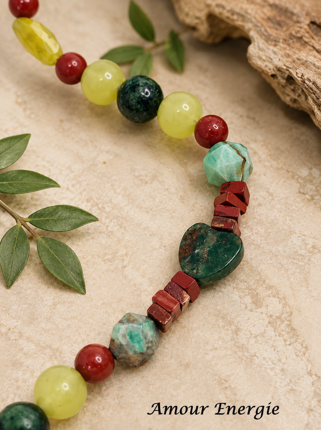 Collier de perles naturelles de Serpentine, Jade vert, Agate verte, Jaspe rouge et de Rubyzoisite. – Image 3